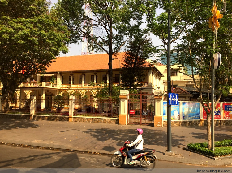 越南南部旅游 （4）回西貢--天主教堂、郵局、漆器廠 - Daphne Tsui - 因為愛所以愛