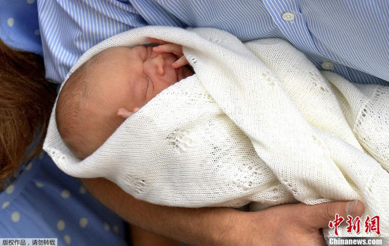 New Prince swaddled in knitted lace - 大愛英國小王子的蕾絲毯子[花樣圖解搜索中] [我和我的小伙伴們都被它吸引了！] - 舒舒愛折騰 - 上班折騰打印機，下班奶娃打毛衣