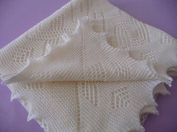 New Prince swaddled in knitted lace - 大愛英國小王子的蕾絲毯子[花樣圖解搜索中] [我和我的小伙伴們都被它吸引了！] - 舒舒愛折騰 - 上班折騰打印機，下班奶娃打毛衣